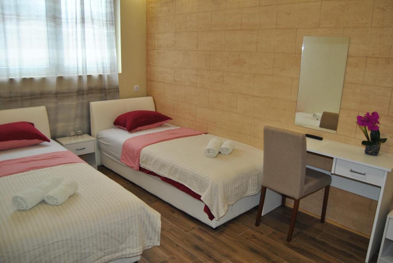 Hotel Simke Garni Subotica Exterior foto