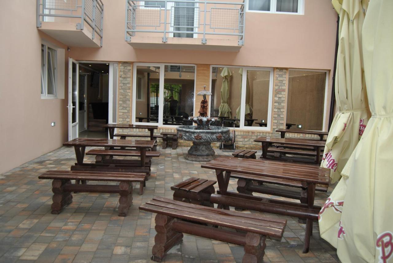Hotel Simke Garni Subotica Exterior foto